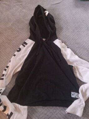 Victoria's Secret 2019 PINK black & white limited edition raglan pullover Size S